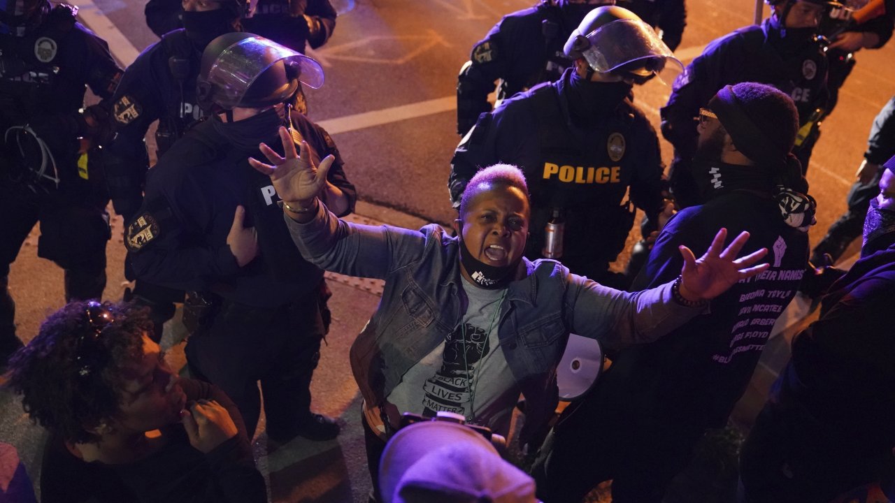 24 Arrested in Louisville After Second Night Of Protests