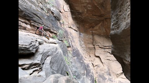 Canyoneering Mystery slot canyon in Zion