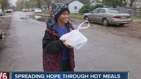 8-year-old who met with mayor hands out hot meals on Thanksgiving