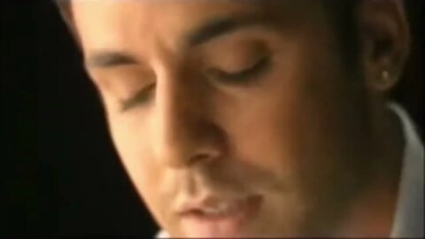 Γιώργος Γιαννιάς - Αγάπησέ με (2004 - 2005) - Μουσικό βίντεο