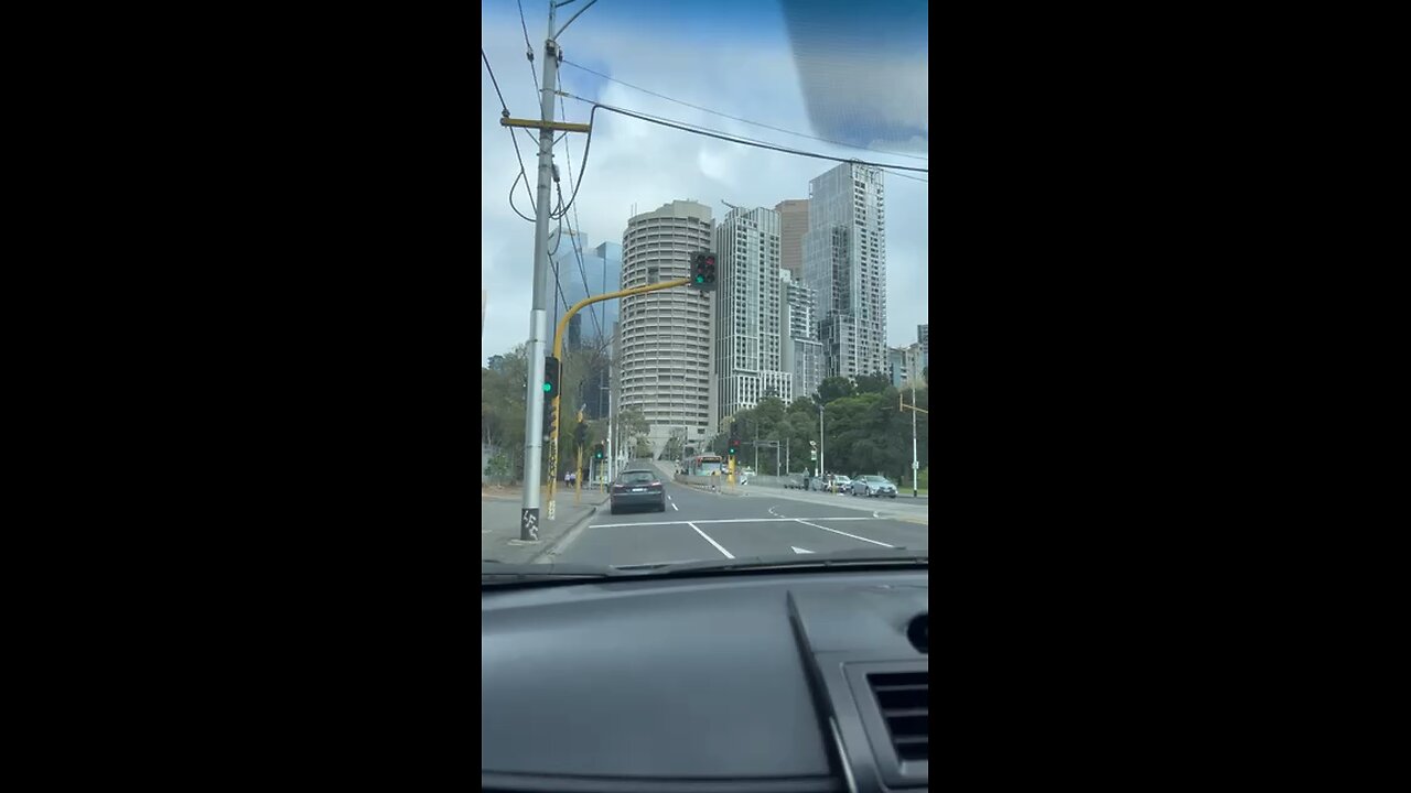 Travelling into Melbourne City!!