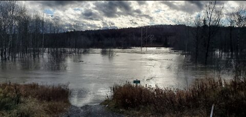La passerelle Conrad quirion complètement arrachée à Saint-Georges