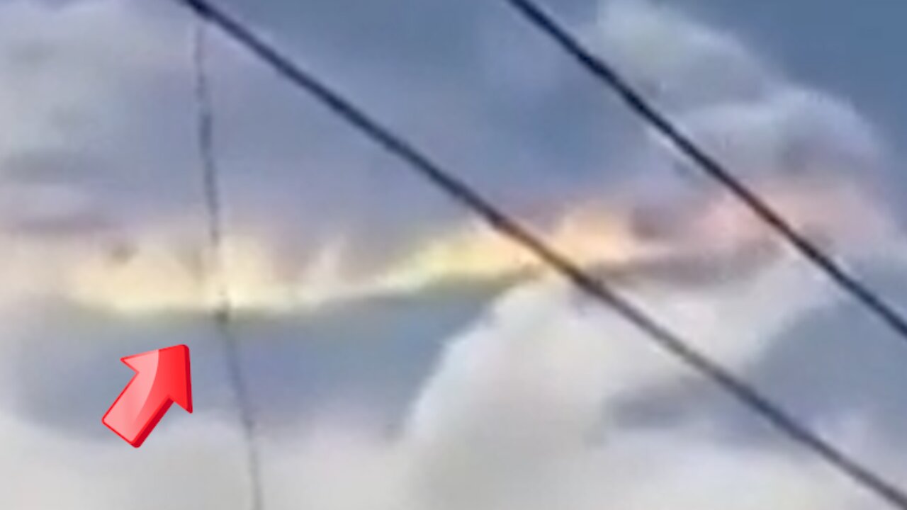 Cloudy and orange light is a natural phenomenon or UFO [Mystery]