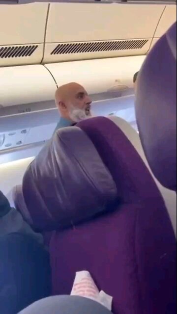 Muslim man arrested in Australia after threatening pilot & passengers.