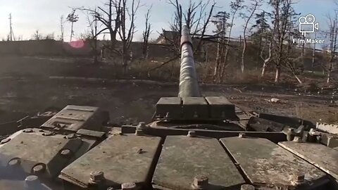 Russian T-72V3 tanks hammering Ukrainian strong point in Ugledar