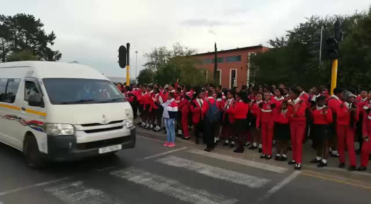 South Africa - Cape Town - Bloekombos Secondary school day 2 Protest (Video) (5JC)