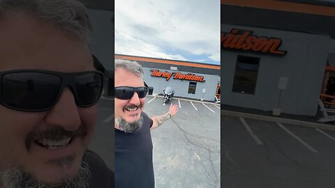 Entrei de Honda NA LOJA DA HARLEY NOS EUA