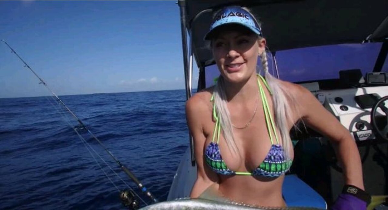 Bikinis and Yellowtail Kingfish with Hooked On Brooke