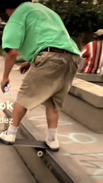 Cool skateboarding clip 👌🏽😎