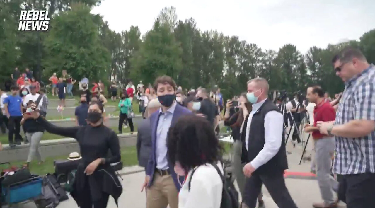 Communist PM Trudeau doesn´t like questions about 20 burned churches in Canada