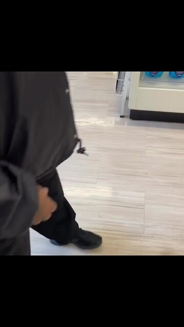 Patriot News Outlet | Actor Films Shoplifter Calming Walking Out Of Rite Aid In Front Of Security Guard