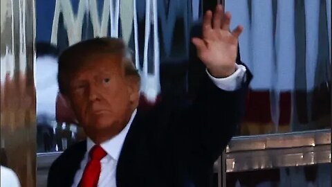 ДОНАЛД ТРАМП ПРИБЫЛ В НЬЮ ЙОРК НАКАНУНЕ ПРЕДЪЯВЛЕНИЯ ЕМУ ОБВИНЕНИЯ