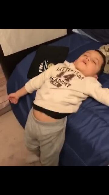 Kid literally falls asleep standing up