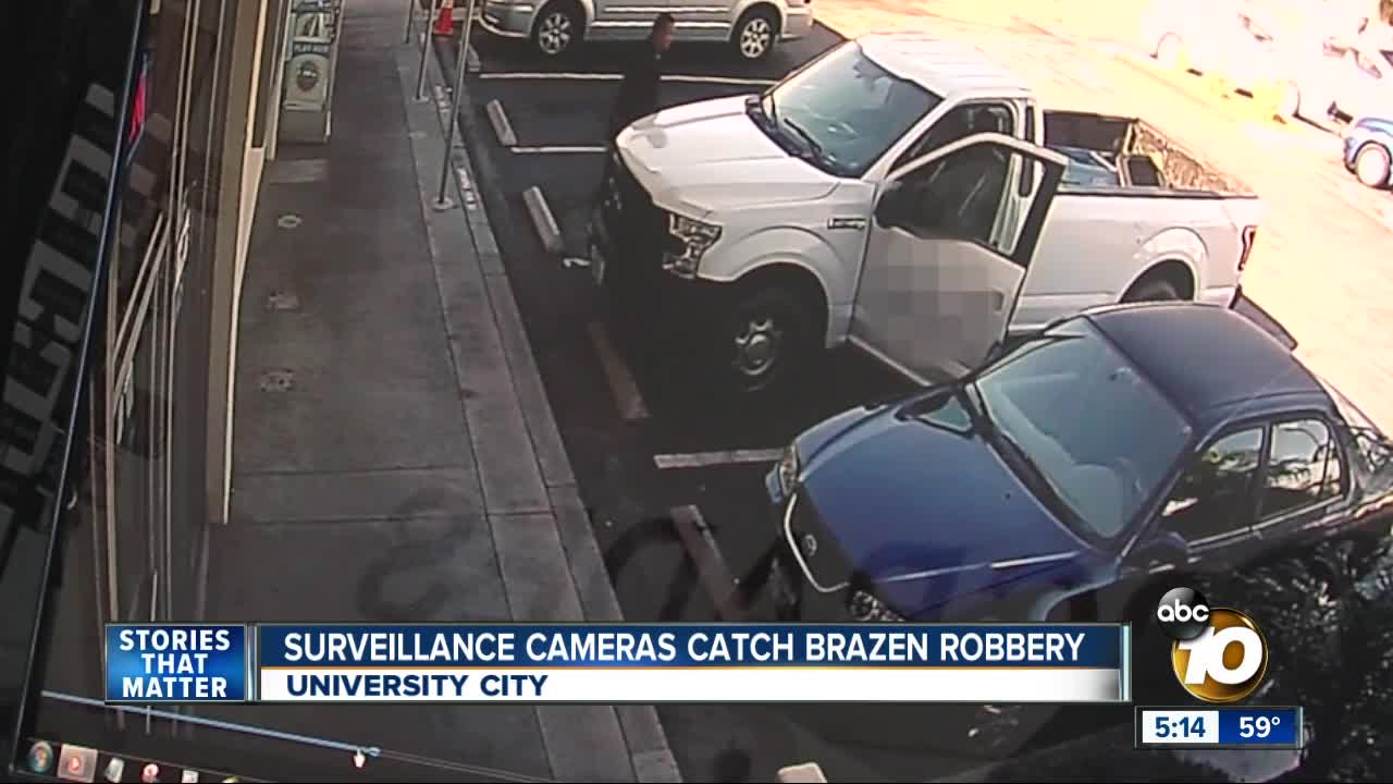 Surveillance cameras catch brazen San Diego robbery