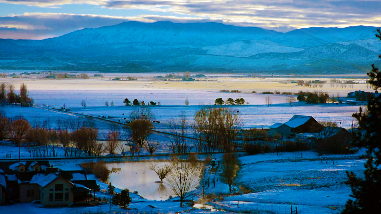 Sierra Nevada sunrise. Winter time-lapse