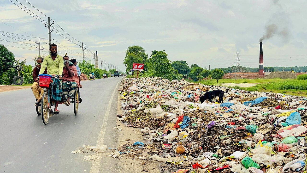 Garbage heap at Pangsha College junction, residents and pedestrians of the area are suffering