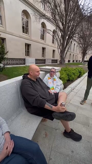 Activists confront a US senator: 'It seems like you value Israeli lives more than Palestinian lives'