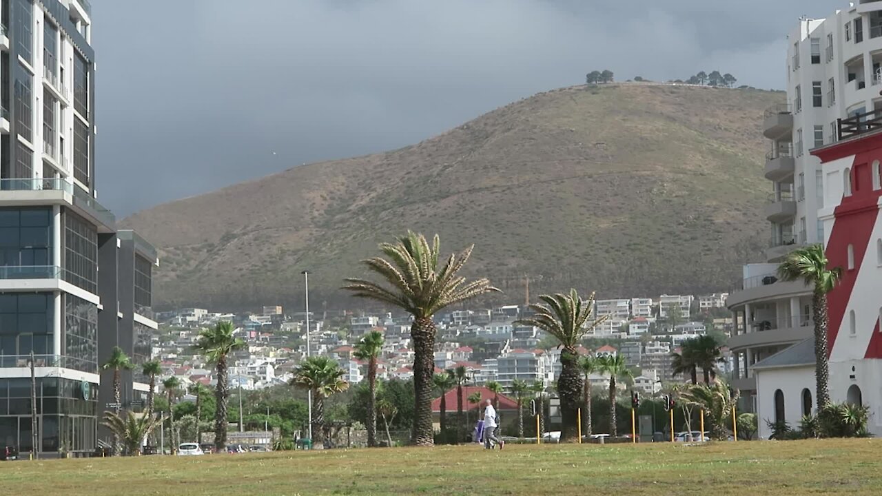 SOUTH AFRICA - Cape Town - Wintry weather in Cape Town (Video) (M6A)