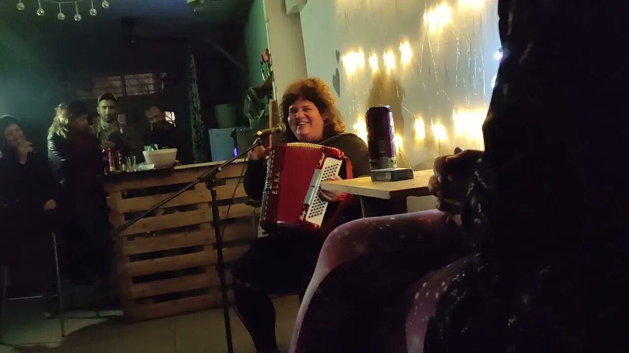 מיכל גולדשטיין - העצמות + עכשיו מגיע לקראתי