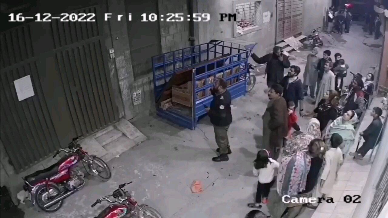 Pakistani Gali fight cctv footage on viral