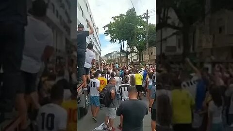 SANTISTAS CHAMAM LULA DE LADRÃO EM VELÓRIO DO PELÉ.