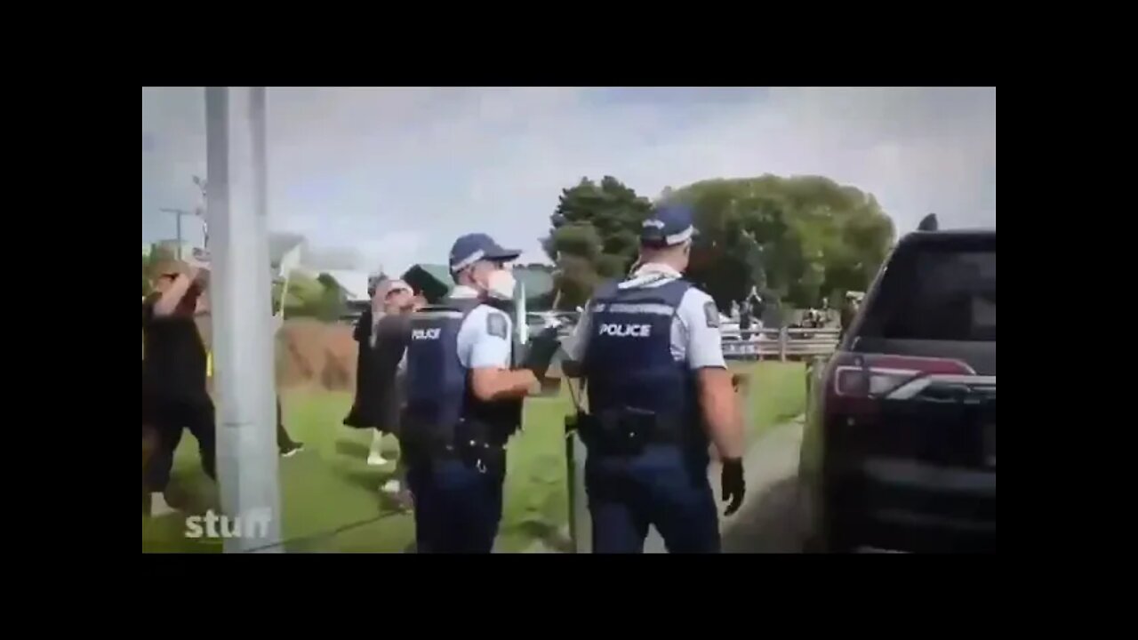 Jacinda Ardern gets a warm welcome by parents