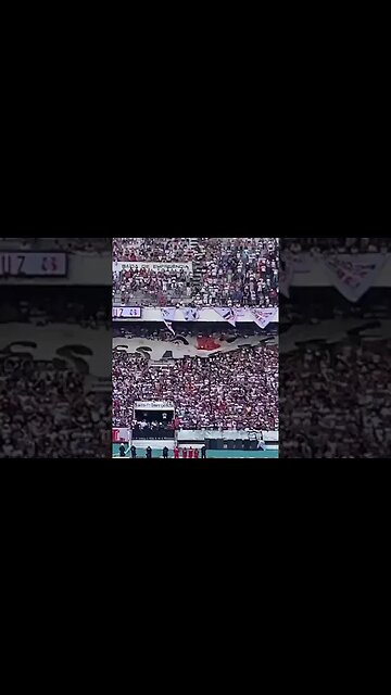 Mulher sentada em cima do Bandeirão