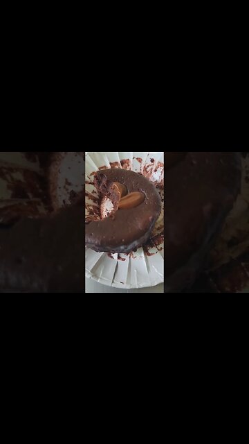 Expat Thailand 😋 Part 2 Guide to 7-Eleven Chocolate Lava Cake: Indulge in Silky, Tasty Decadence! 🍫🌋