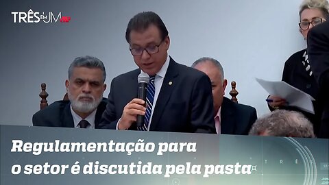 Ministro do Trabalho compara atividades em aplicativos a trabalho escravo; assista análise