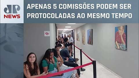 Assessores de deputados fazem fila e dormem na Alesp em disputa por vantagem na Assembleia