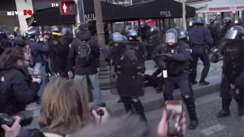 Paris police kick and hit opponents to detain Freedom Convoy participants. Apply tear gas. | NEWS-19