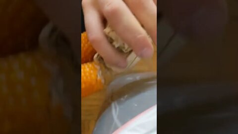 Listen to the head of the corn crack off!