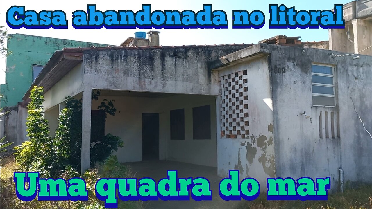 casa abandonada no litoral gaúcho há uma quadra do mar