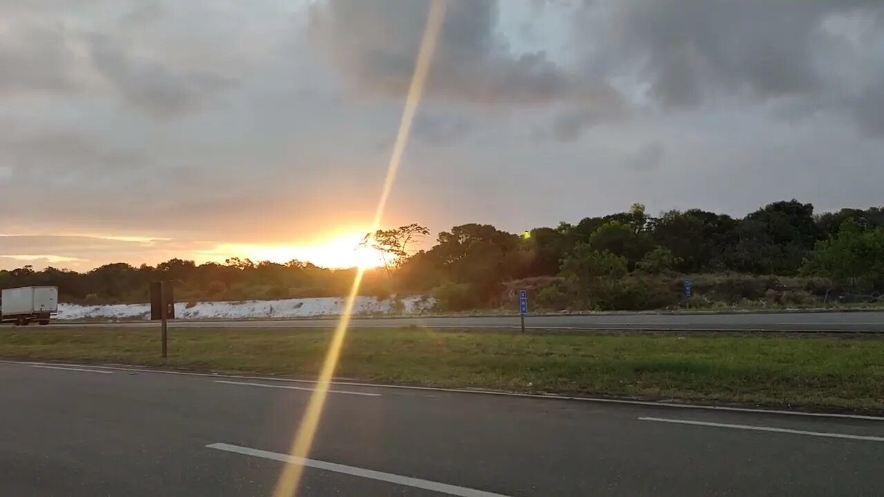 POR DO SOL NA ESTRADA