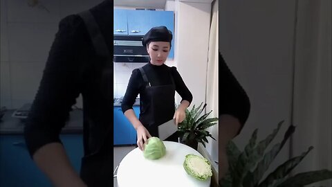 Chinese Girl Is A Chef That Can Slice Cabbage Behind Her Back