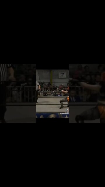 Kilynn King drives a knee into Gia Scott's head