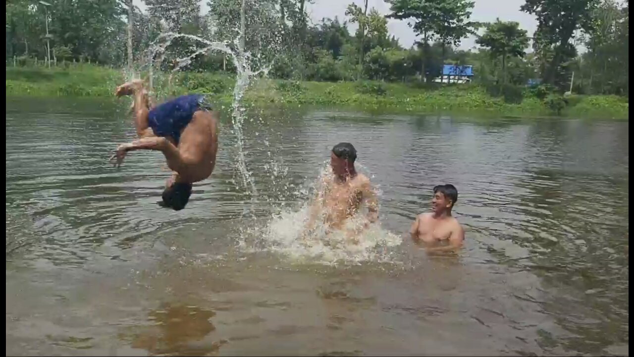 Swimming int wetland || refreshment in the Nature. ||