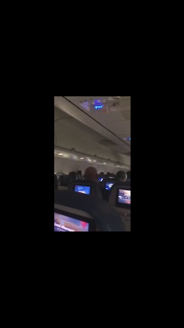 Mitt Romney Boards Plane Full of Trump Supporters -"Traitor" they called him