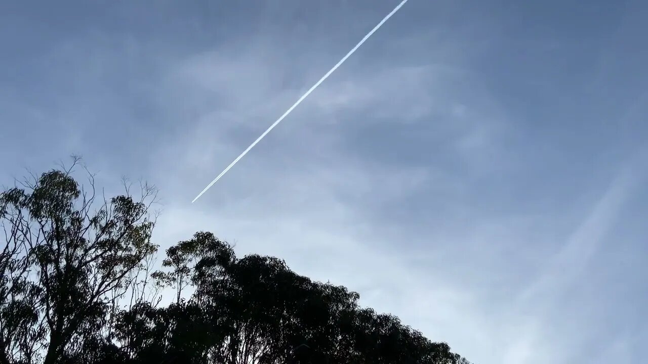 Curving the chemtrails …chemberra , pilots working overtime today to manipulate the weather