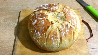 CRISPY Dutch oven BREAD