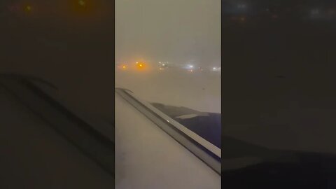 Delta A330 in Minneapolis Snow Storm; Ballet of the Snow Plows #shorts