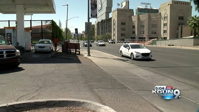 Police look for knife-wielding man who attempted carjacking on UA campus