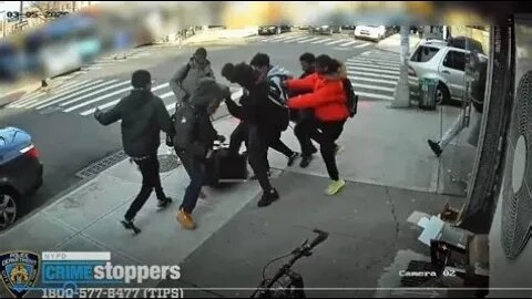 Hood rats beat a 14 yr old white boy, Democrats dont say a word