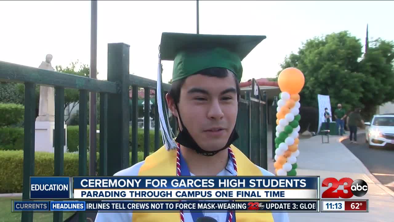 Graduating Seniors drive-thru parade