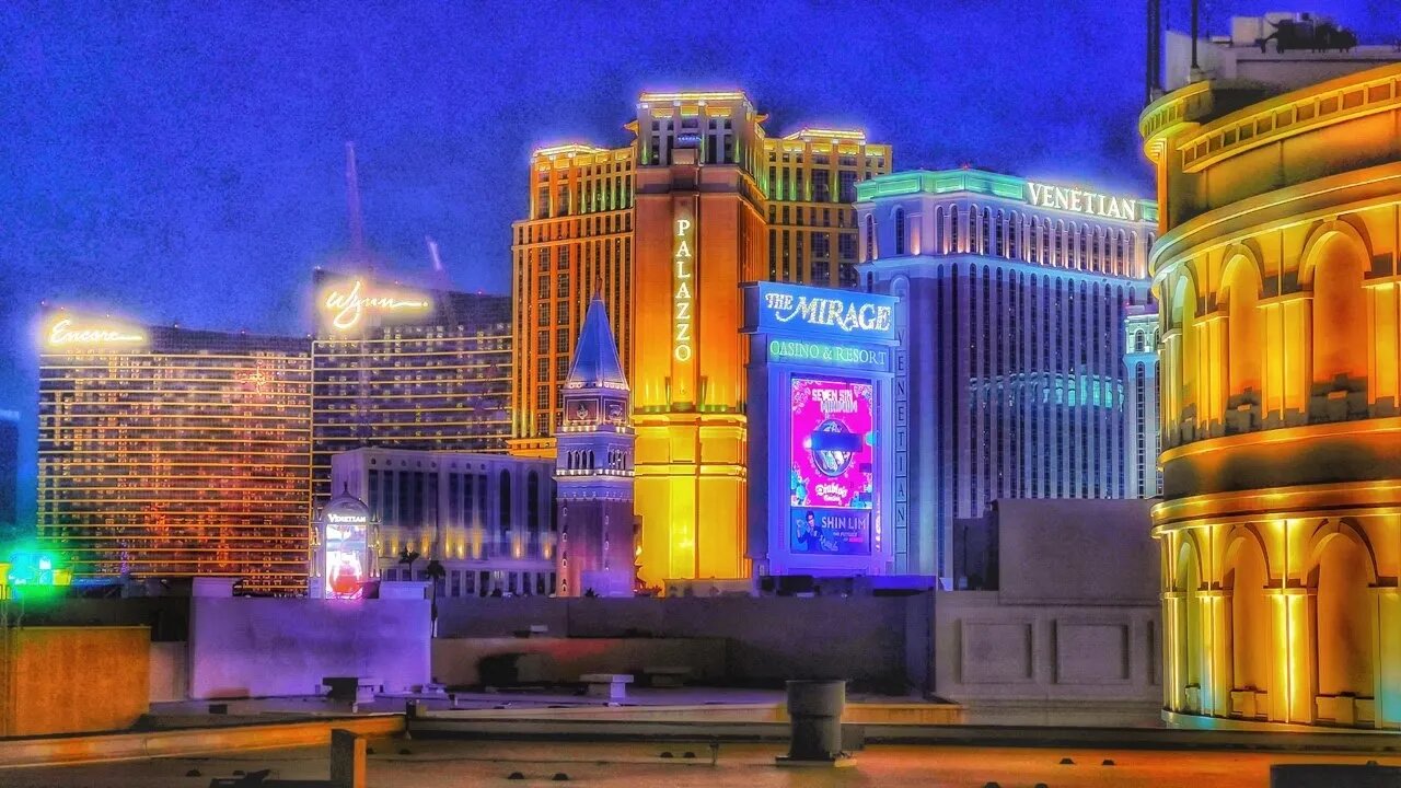 🔴 WATCH LIVE: The Famous Strip is Cold and a Mess 😂 … 📸 1080p 60fps Live