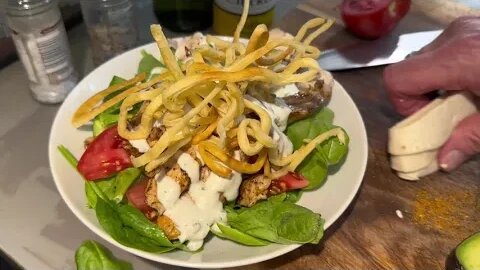 Easy to make Chicken, spinach, avacado, tomatoes, mushrooms and crunchy tortilla