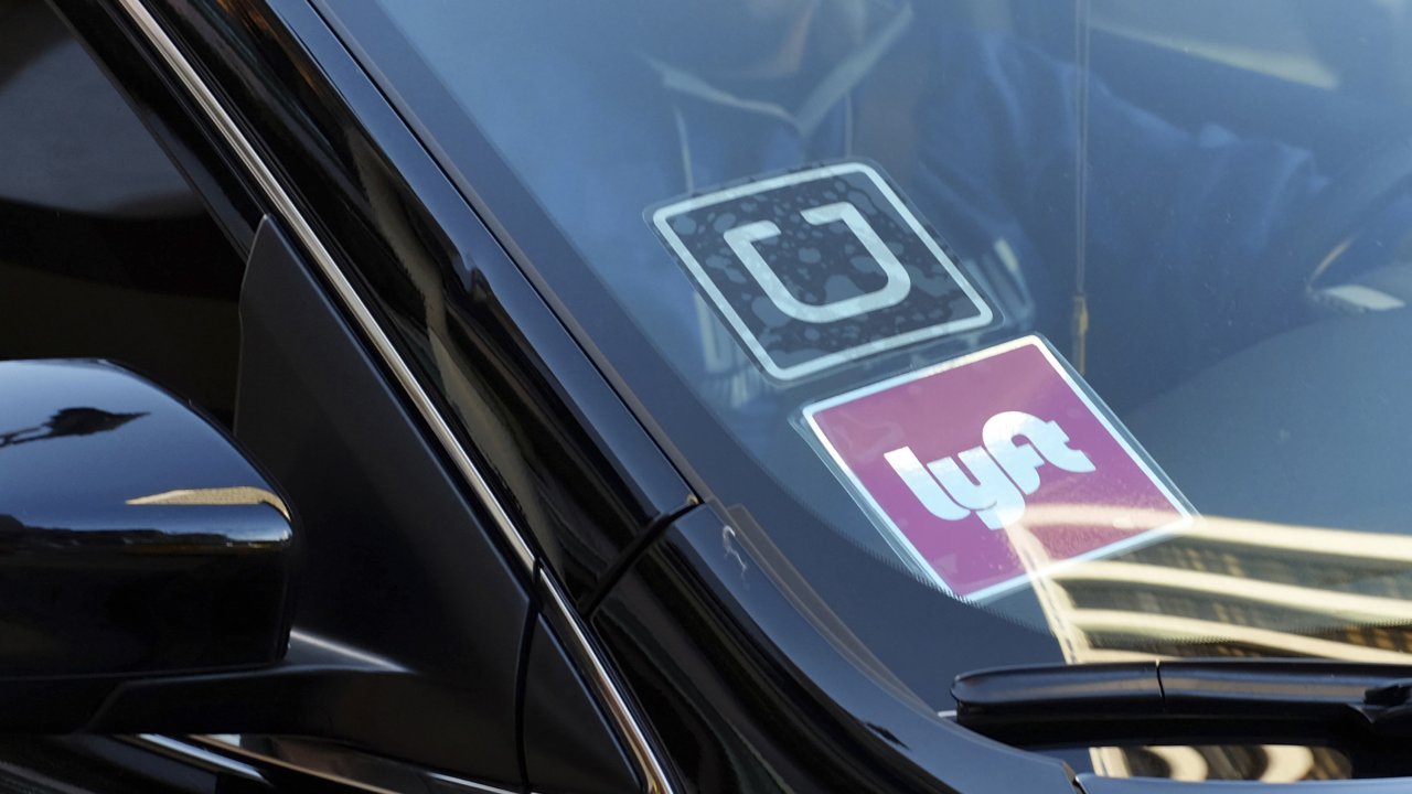 Uber, Lyft Sue California Over Independent Contractor Measure