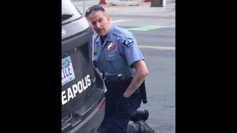 Four officers put knee on neck of handcuffed suspect lying on pavement, suspect dies