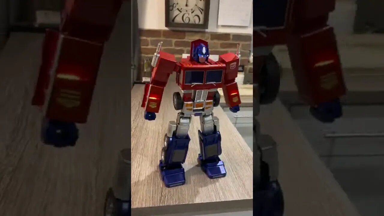 OPTIMUS PRIME O BRINQUEDO MAIS INCRÍVEL - THE MOST AMAZING TOY EVER #memes #viral #fyp #shorts