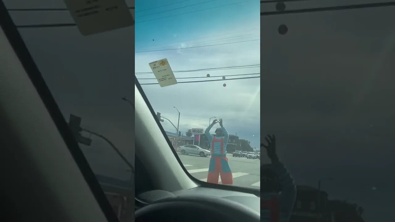 Crenshaw Street Juggling